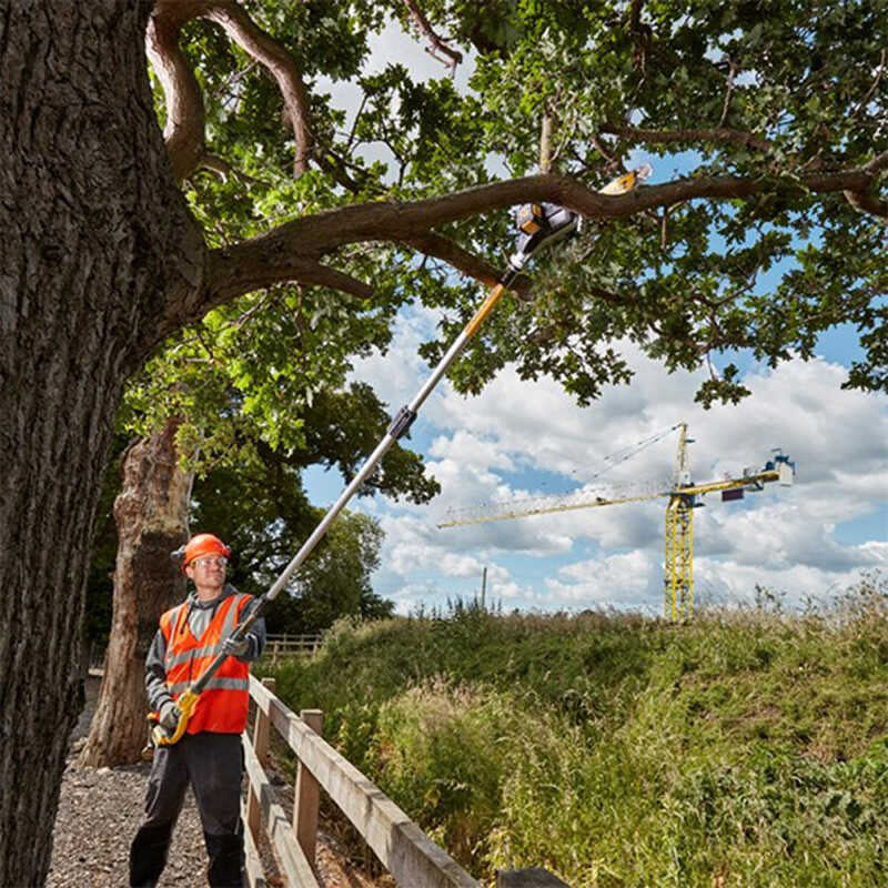 Elagueuse sur perche XR 18V DEWALT DCMPS567P1-QW  5AH Li-Ion Brushless